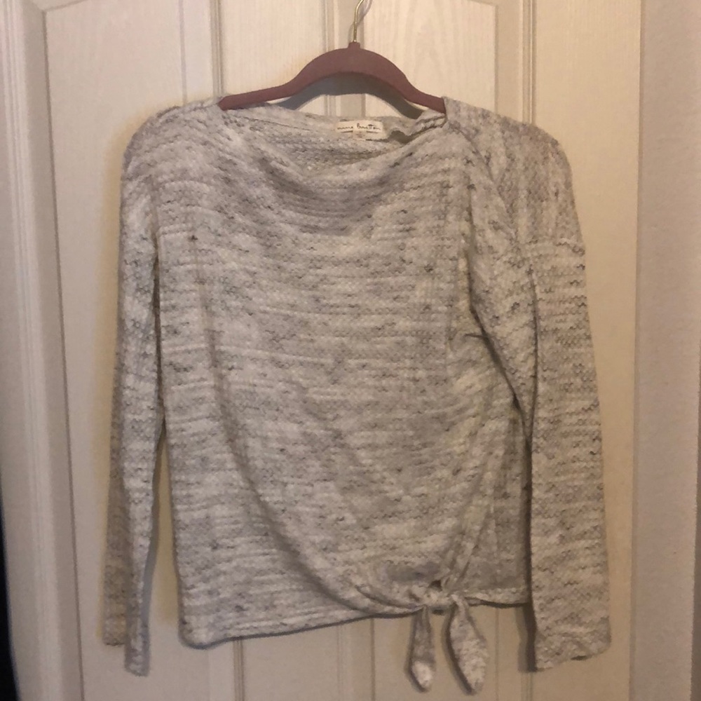 Long sleeve, white cream knot sweater